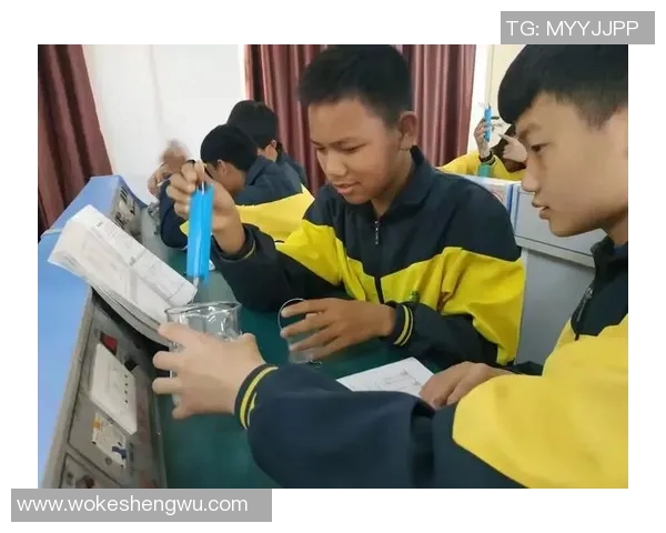 蔡老师足球竞猜活动火热进行中，猜测球星身份赢大奖挑战你智商和眼力